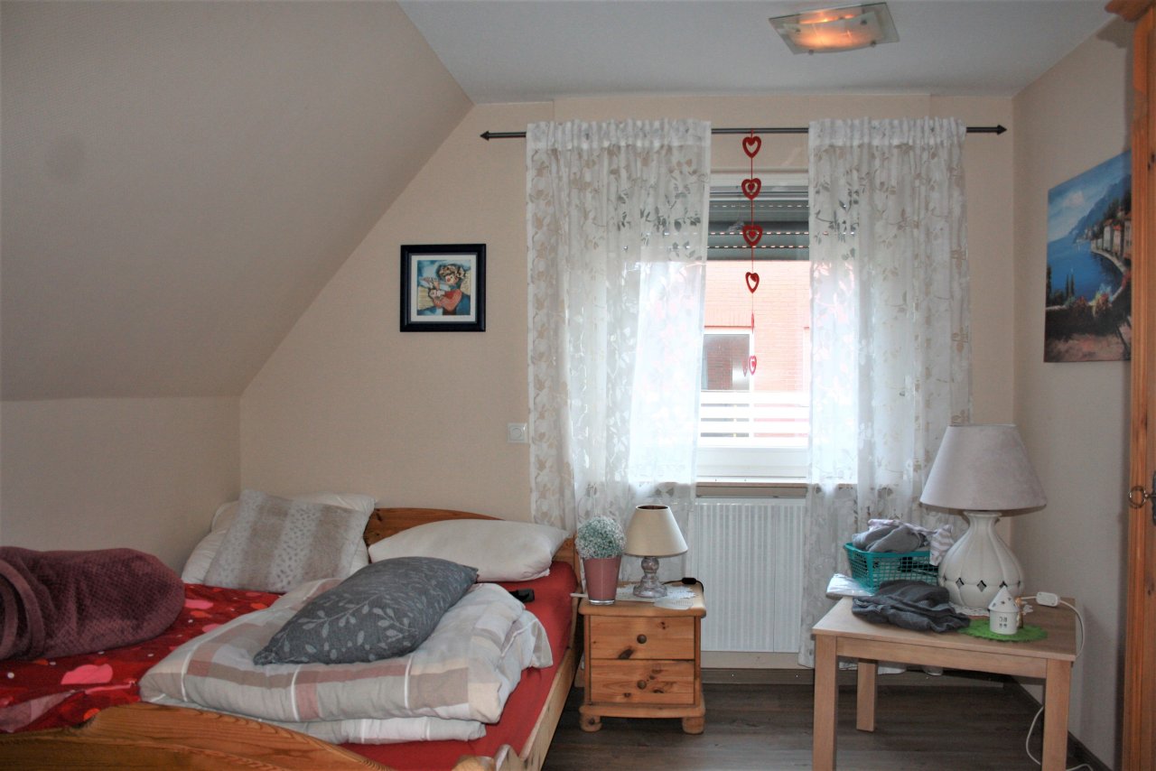 *** Vermietet *** Schöne helle Obergeschoss-Wohnung mit Gartennutzung nach Absprache zu vermieten