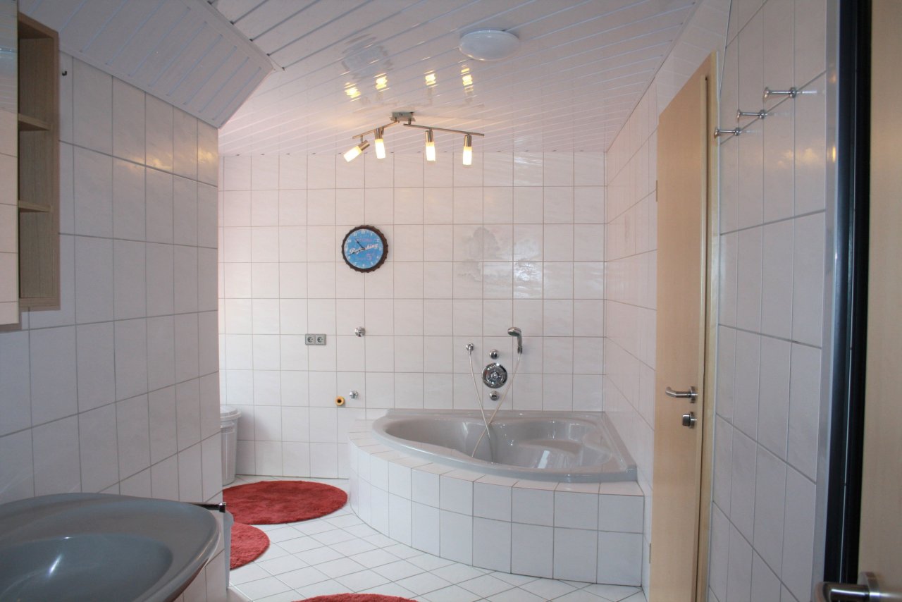 *** Vermietet *** Schöne helle Obergeschoss-Wohnung mit Gartennutzung nach Absprache zu vermieten