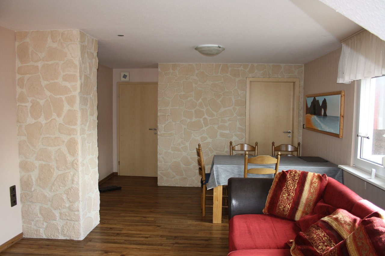 *** Vermietet *** Schöne helle Obergeschoss-Wohnung mit Gartennutzung nach Absprache zu vermieten