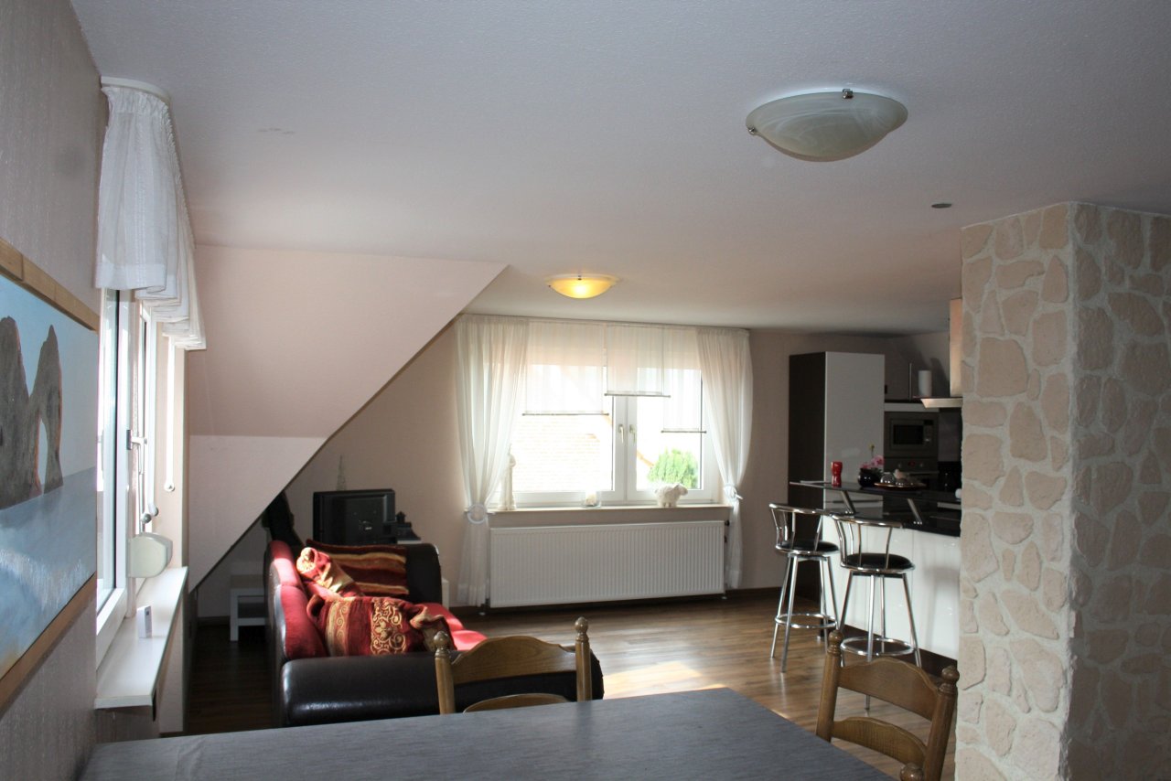 *** Vermietet *** Schöne helle Obergeschoss-Wohnung mit Gartennutzung nach Absprache zu vermieten