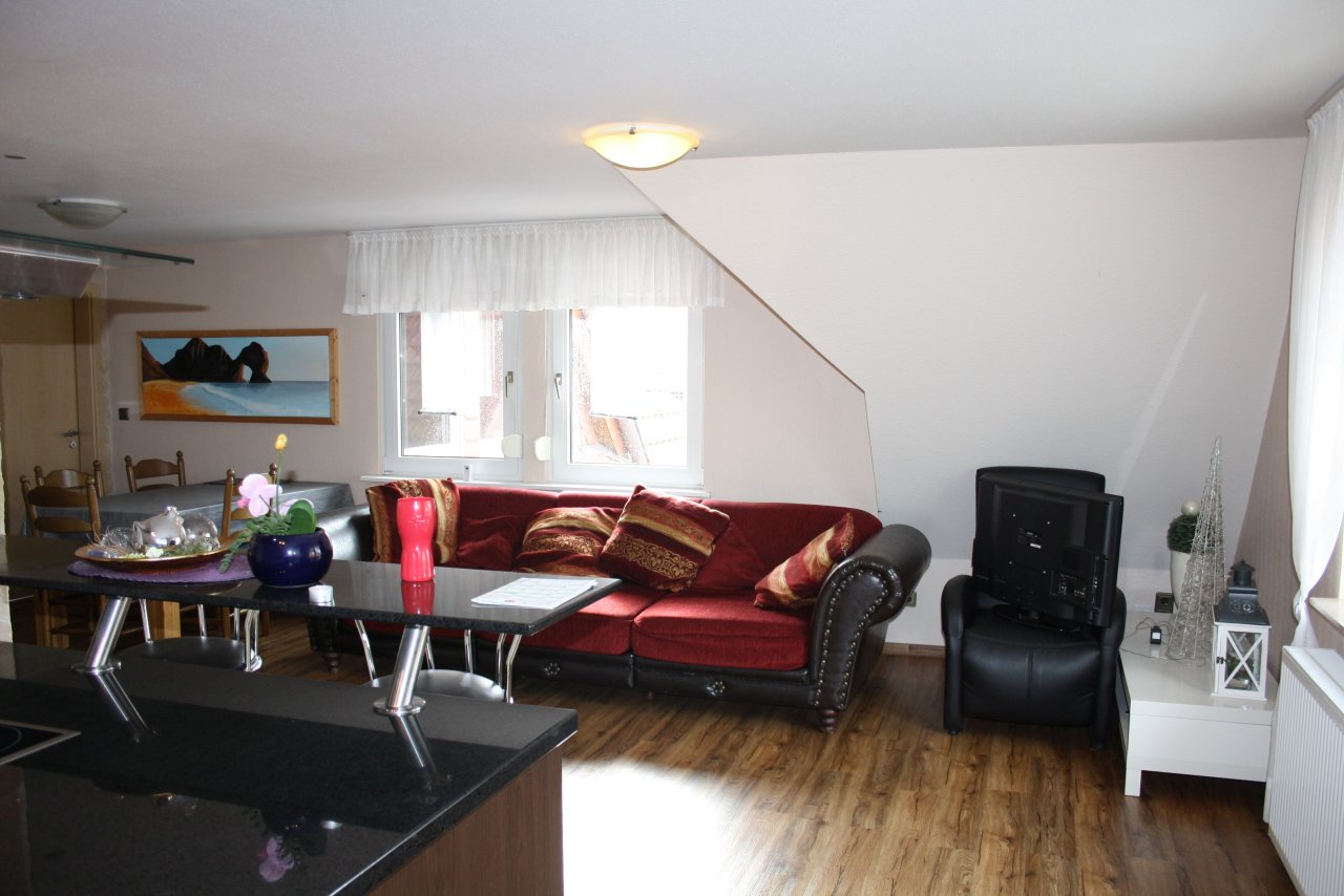 *** Vermietet *** Schöne helle Obergeschoss-Wohnung mit Gartennutzung nach Absprache zu vermieten