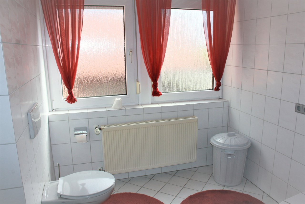 *** Vermietet *** Schöne helle Obergeschoss-Wohnung mit Gartennutzung nach Absprache zu vermieten