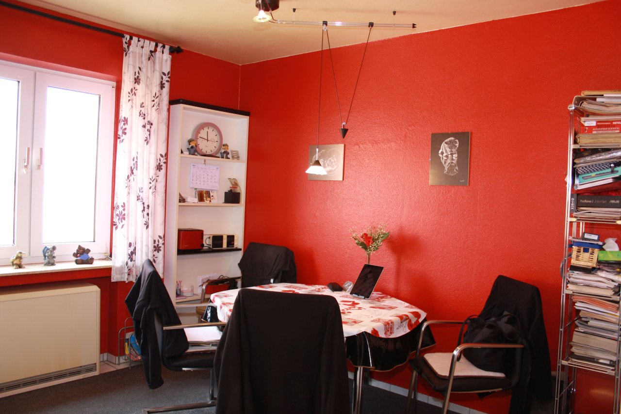 ***VERKAUFT*** Traumhaftes Einfamilienhaus oder Generationenhaus auf einem 2800 qm großen Grundstück in ruhiger Alleinlage.