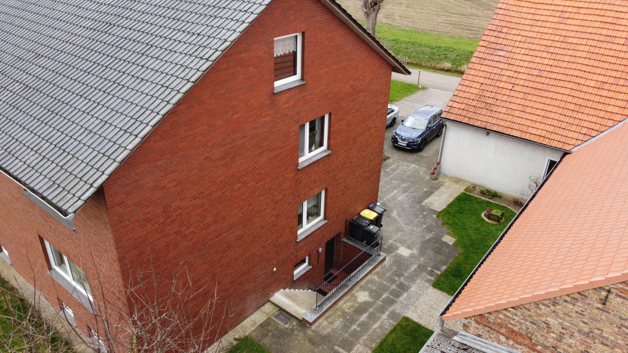 ***VERKAUFT*** Traumhaftes Einfamilienhaus oder Generationenhaus auf einem 2800 qm großen Grundstück in ruhiger Alleinlage.