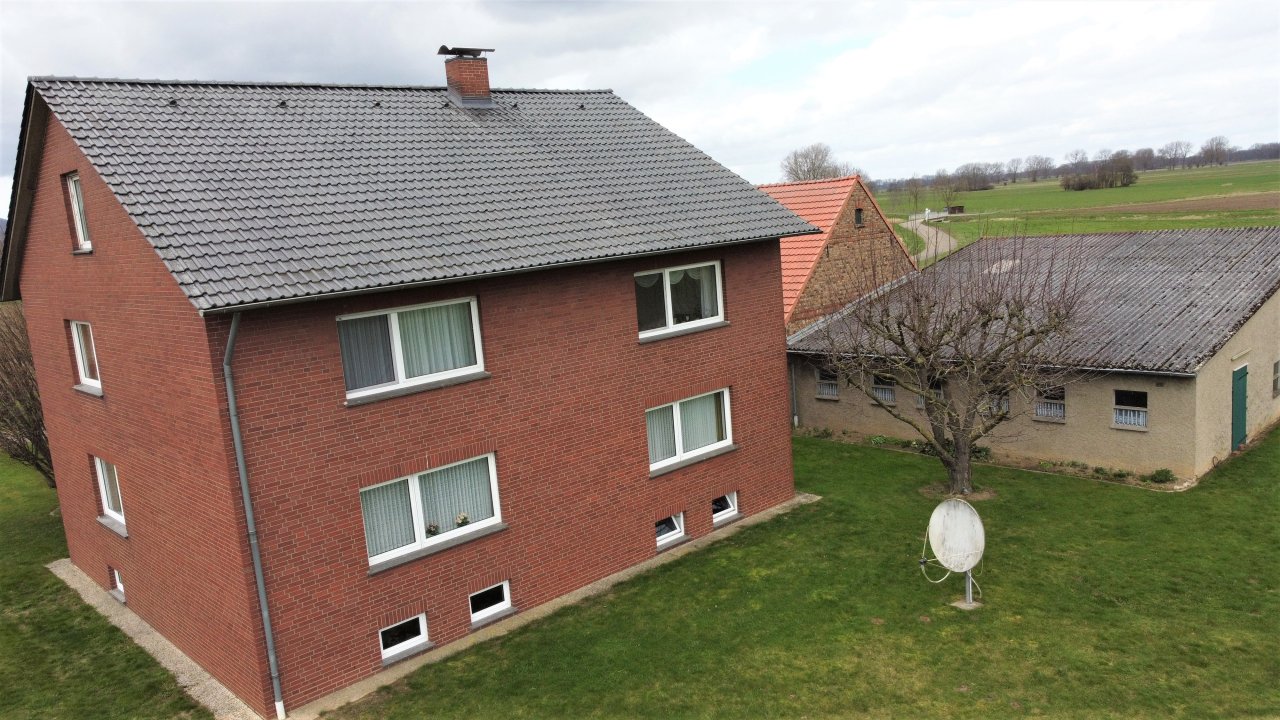 ***VERKAUFT*** Traumhaftes Einfamilienhaus oder Generationenhaus auf einem 2800 qm großen Grundstück in ruhiger Alleinlage.
