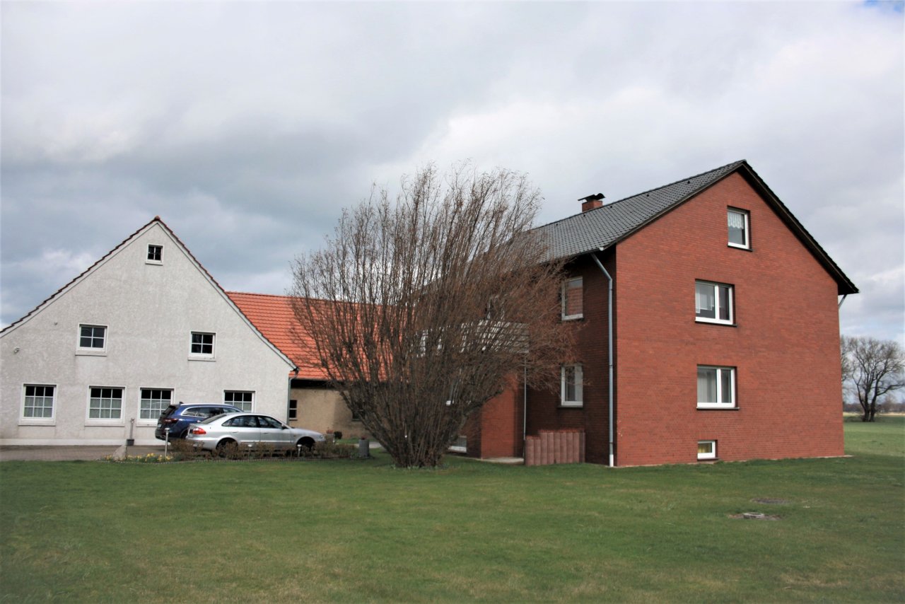 ***VERKAUFT*** Traumhaftes Einfamilienhaus oder Generationenhaus auf einem 2800 qm großen Grundstück in ruhiger Alleinlage.