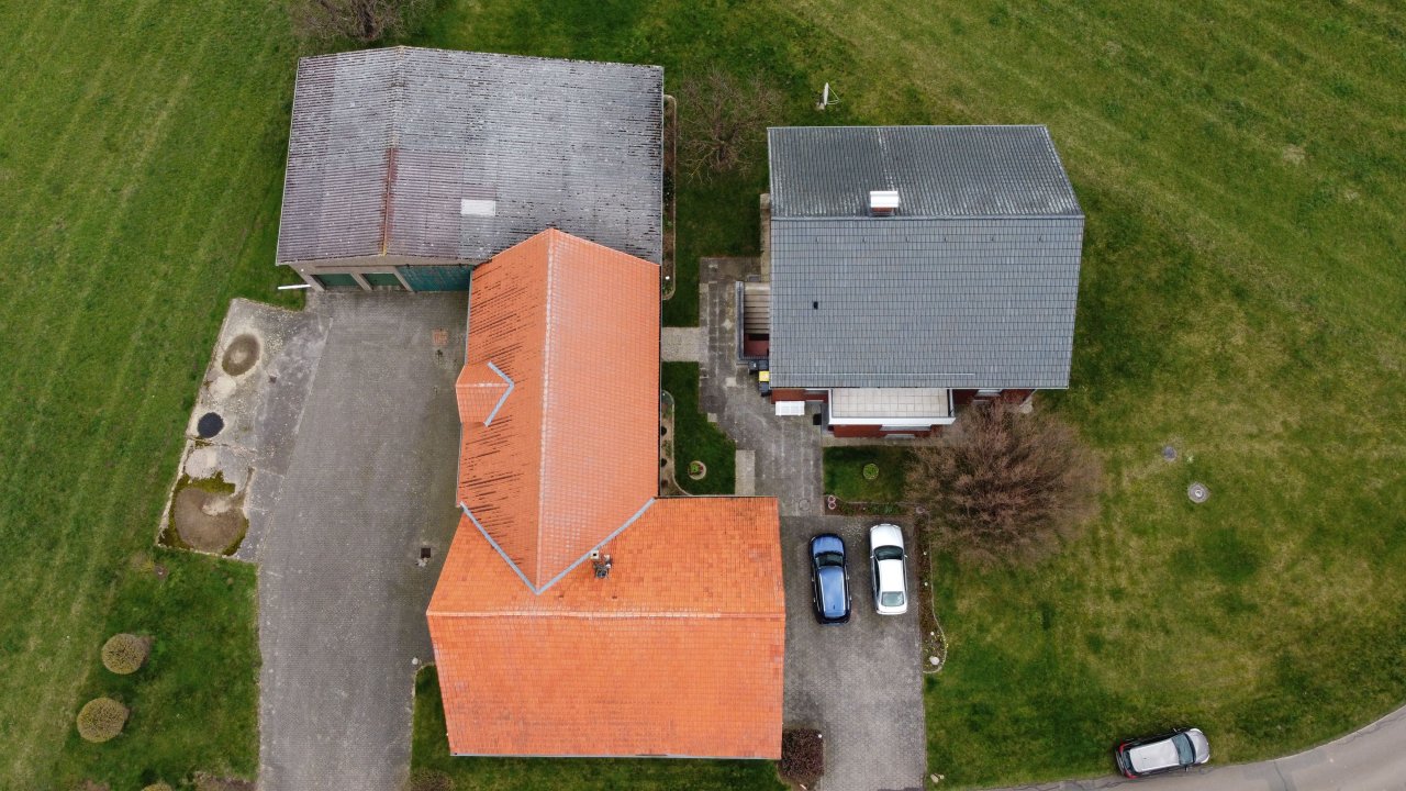 ***VERKAUFT*** Traumhaftes Einfamilienhaus oder Generationenhaus auf einem 2800 qm großen Grundstück in ruhiger Alleinlage.