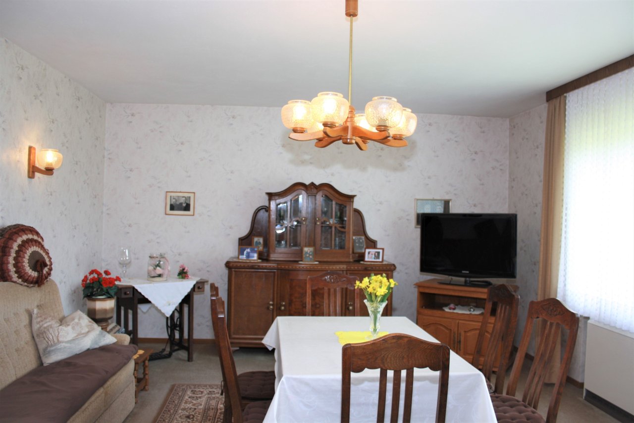 ***VERKAUFT*** Traumhaftes Einfamilienhaus oder Generationenhaus auf einem 2800 qm großen Grundstück in ruhiger Alleinlage.