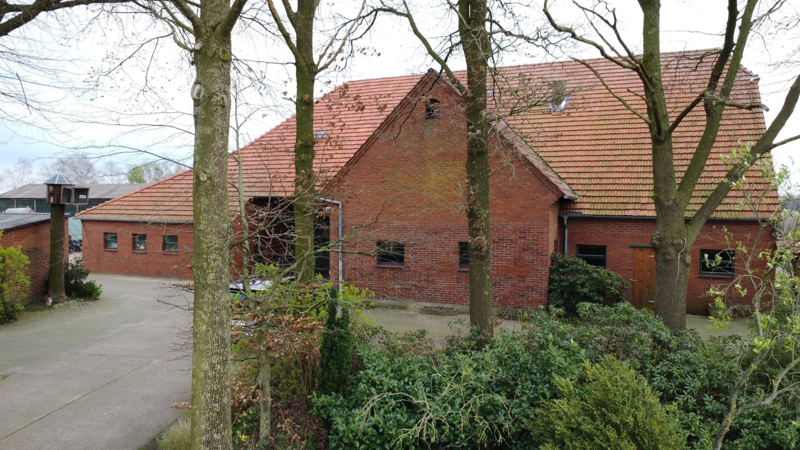 Ländliches Idyll mit Perspektive: Modernisiertes Wohnhaus mit vielseitigen Wirtschaftsgebäuden und Solaranlage