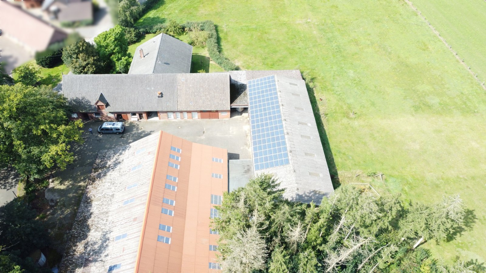 """RESERVIERT""" Wohnen, wo Pferde sich wohlfühlen – mit Reithalle und großzügigen Weideflächen