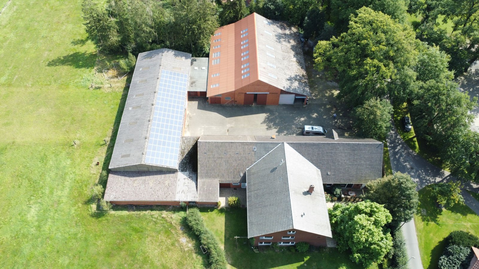 """RESERVIERT""" Wohnen, wo Pferde sich wohlfühlen – mit Reithalle und großzügigen Weideflächen