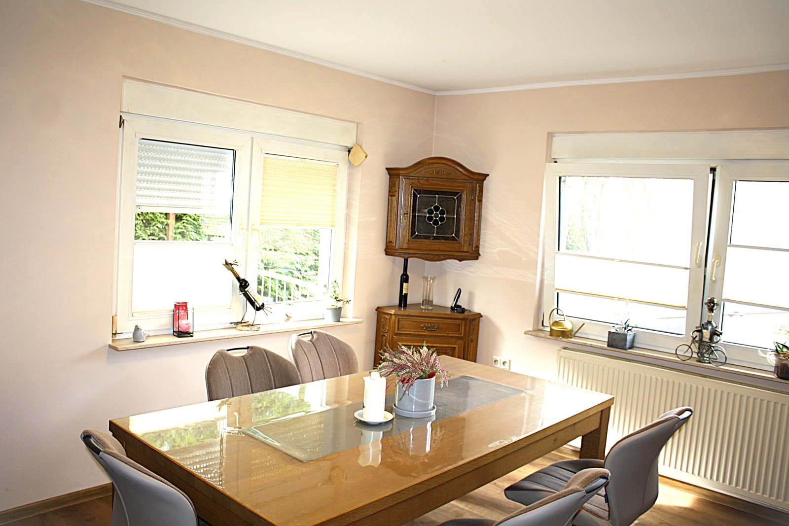 Großzügiges Wohnhaus mit Wintergarten, Poolhaus und vielseitigen Nutzungsmöglichkeiten