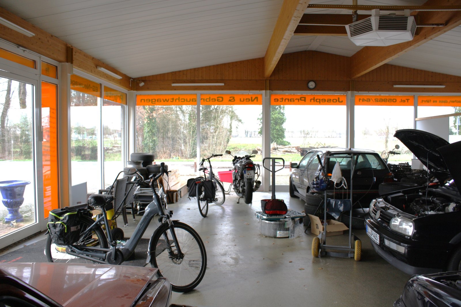 Großzügiges Wohnhaus mit Wintergarten, Poolhaus und vielseitigen Nutzungsmöglichkeiten